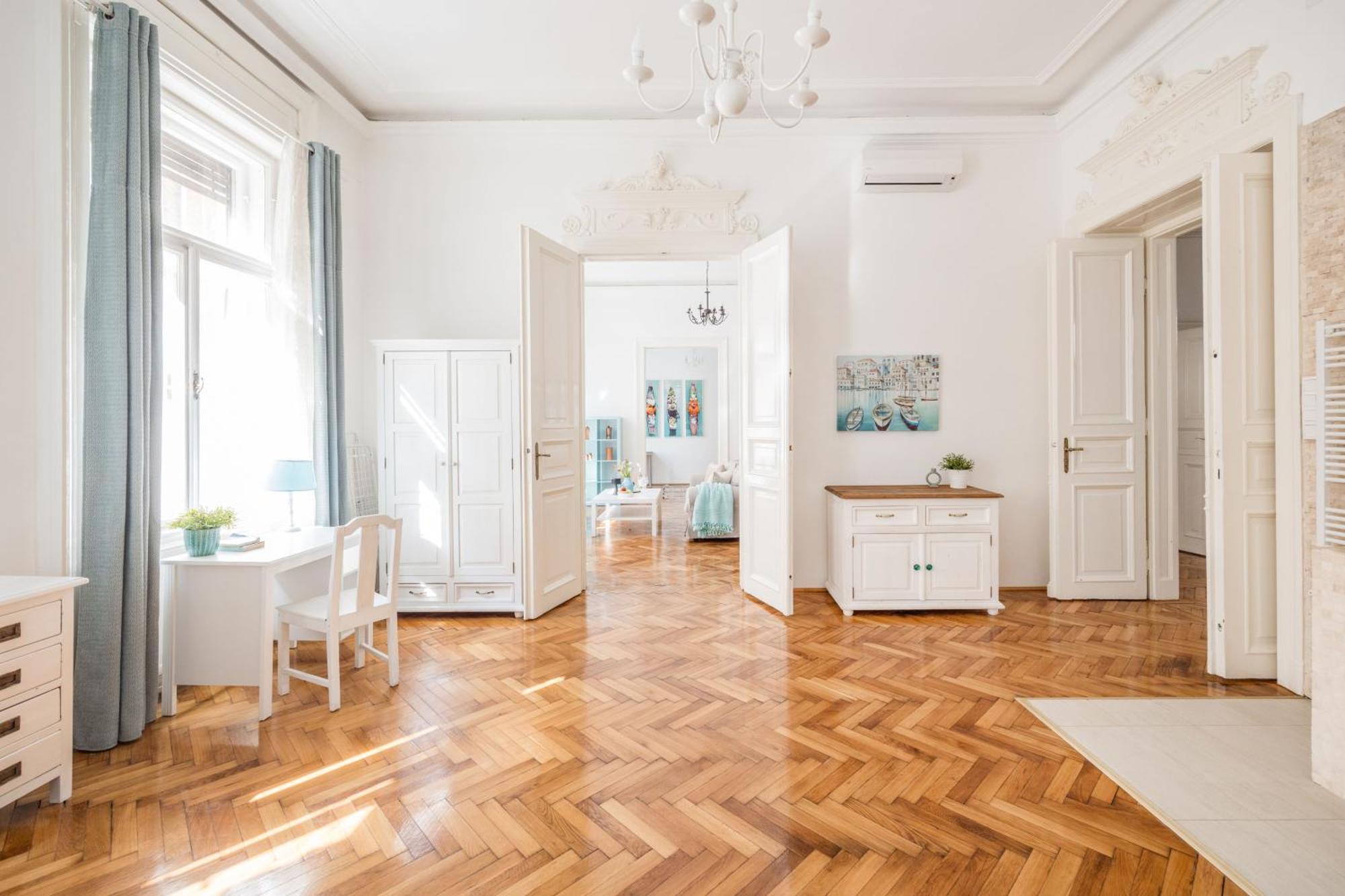 Wellness Retreat With Sauna & Jacuzzi - 1 Min To Opera Apartment Budapest