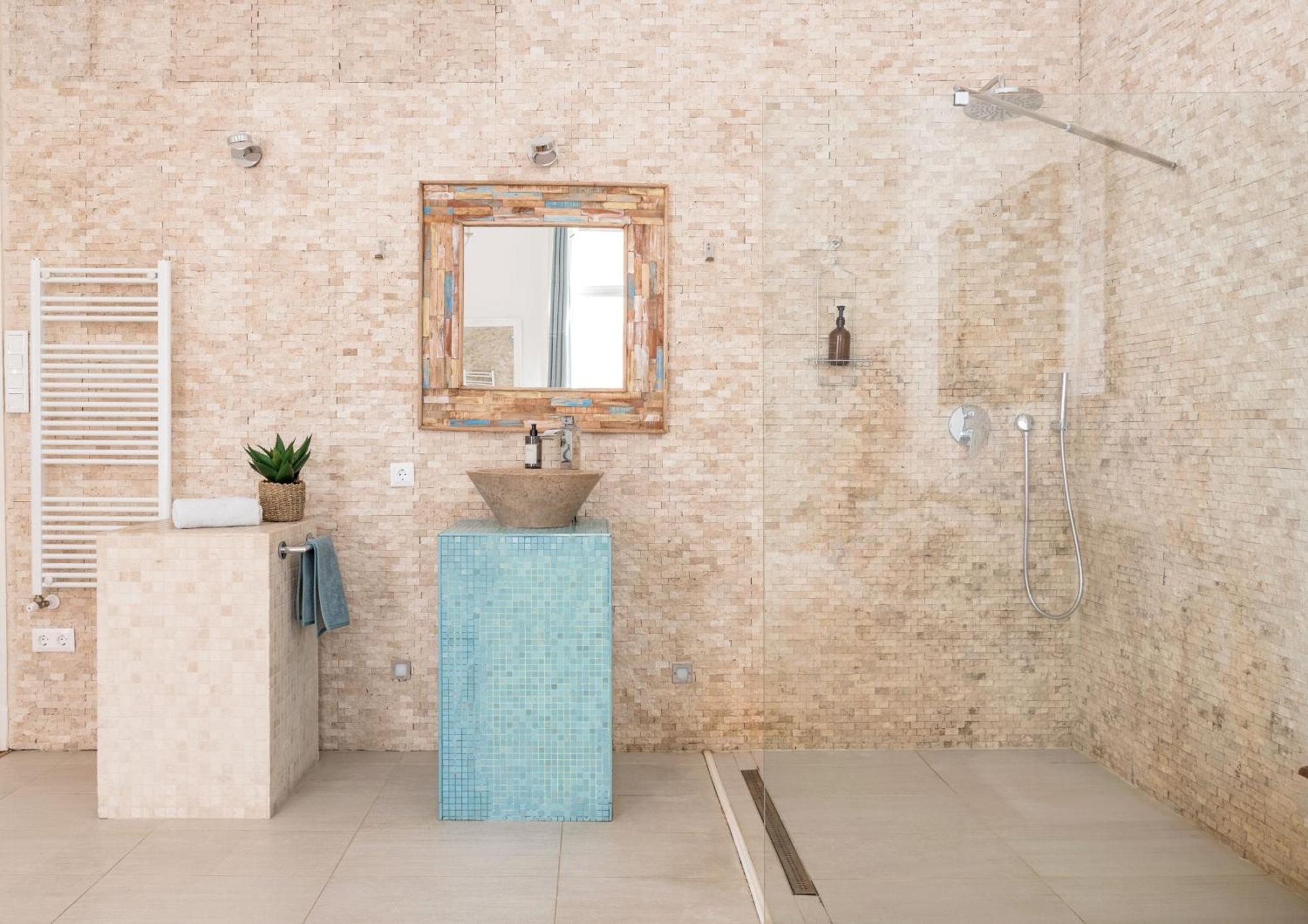 Wellness Retreat With Sauna & Jacuzzi - 1 Min To Opera Apartment Budapest